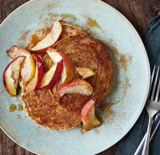 Two-ingredient apple pancakes