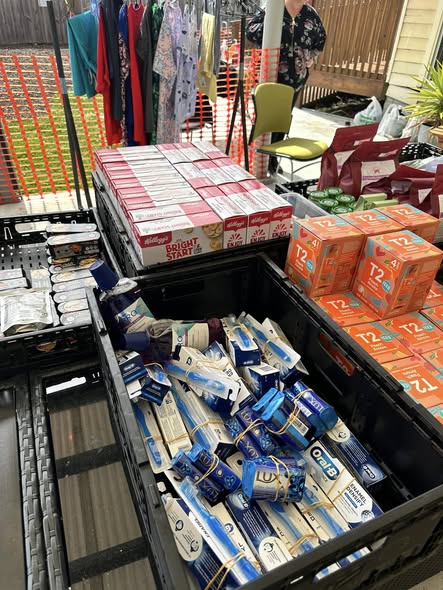 Low-cost pop-up shop extends household access